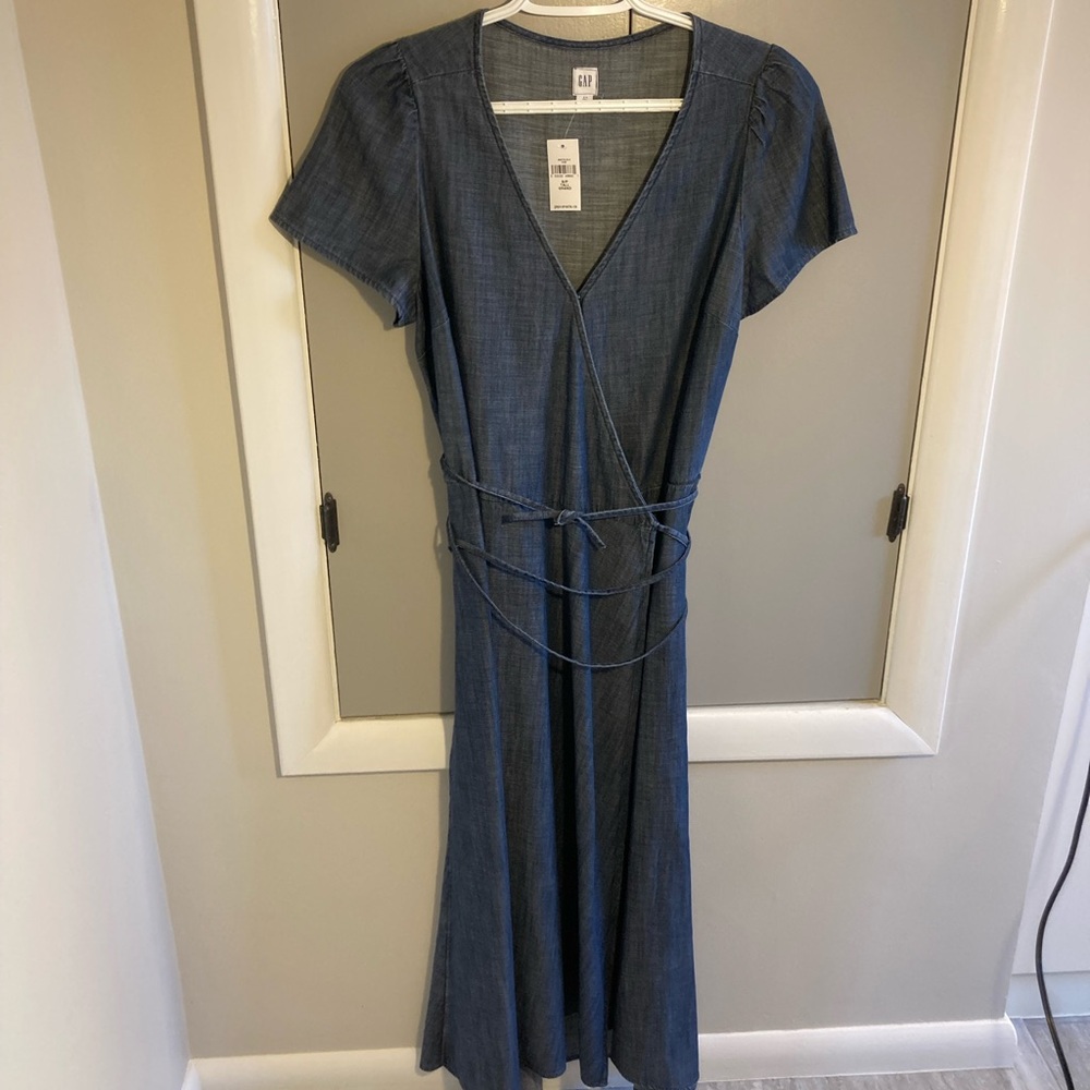 Gap casual wrap dress, new with tags size Small Tall